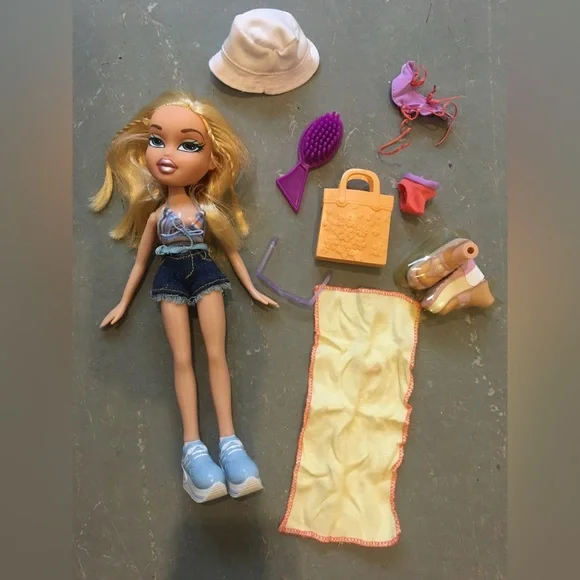 Lot of 2 Bratz dolls, 2001/2002 first edition cool Bratz and beach party! - Picture 3 of 4